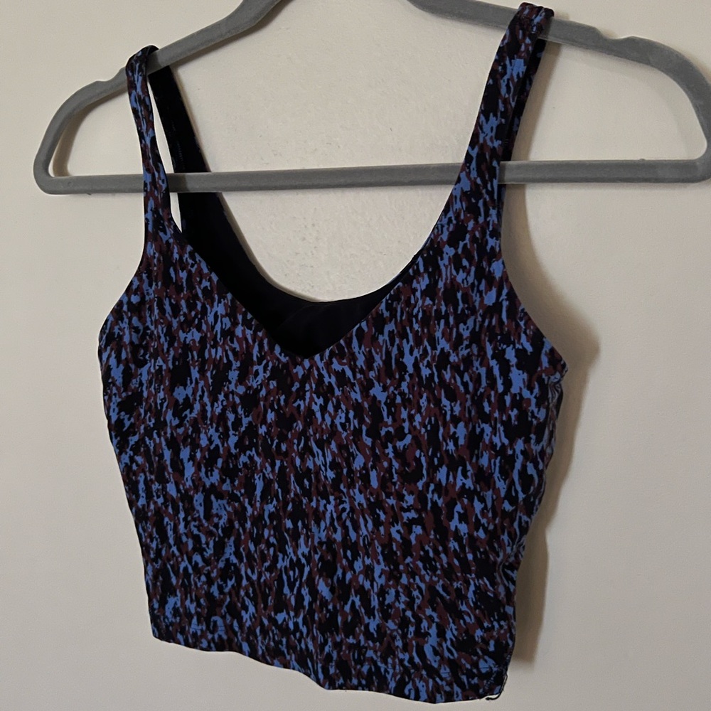 Lululemon Stylish Blue and Black Patterned Crop Top